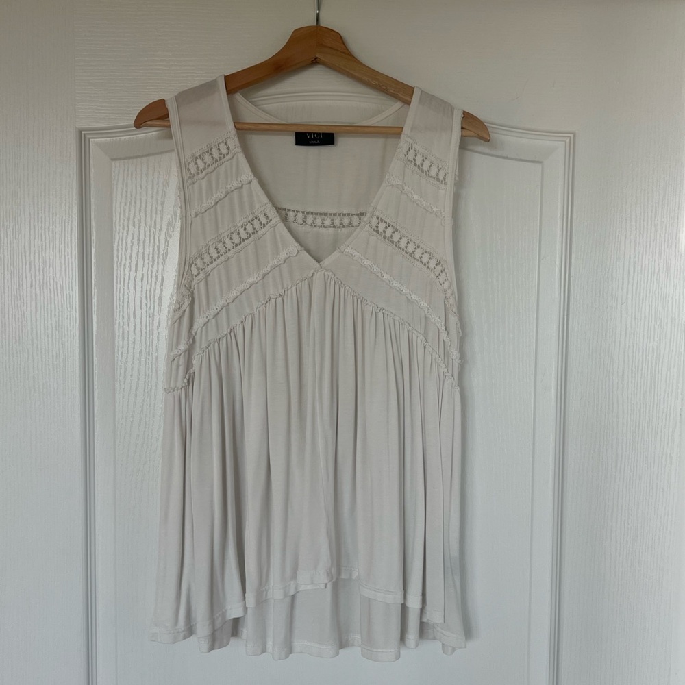 White lace flowy top - Picture 4 of 7